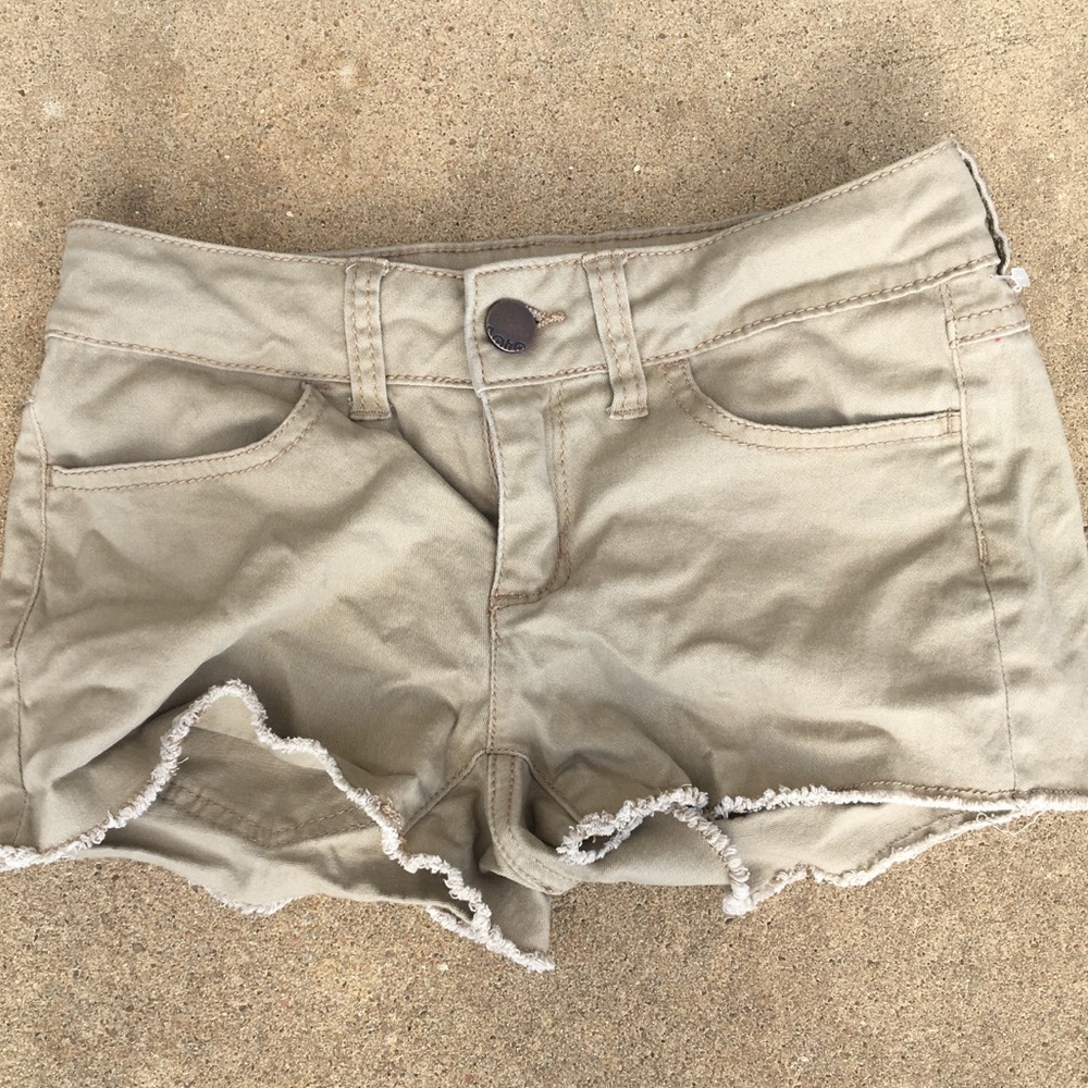 No boundaries khaki shorts